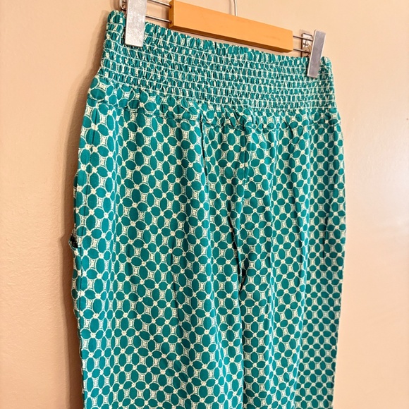 3/$10⚡️CREAM Lightweight Viscose Cropped Ankle Pant w Teal & Cream Pattern - Picture 12 of 16